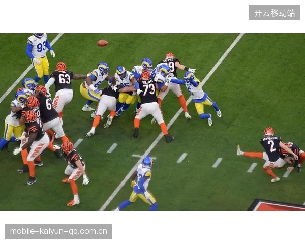 NFL超级碗豪门对决，关键球竟成争议焦点